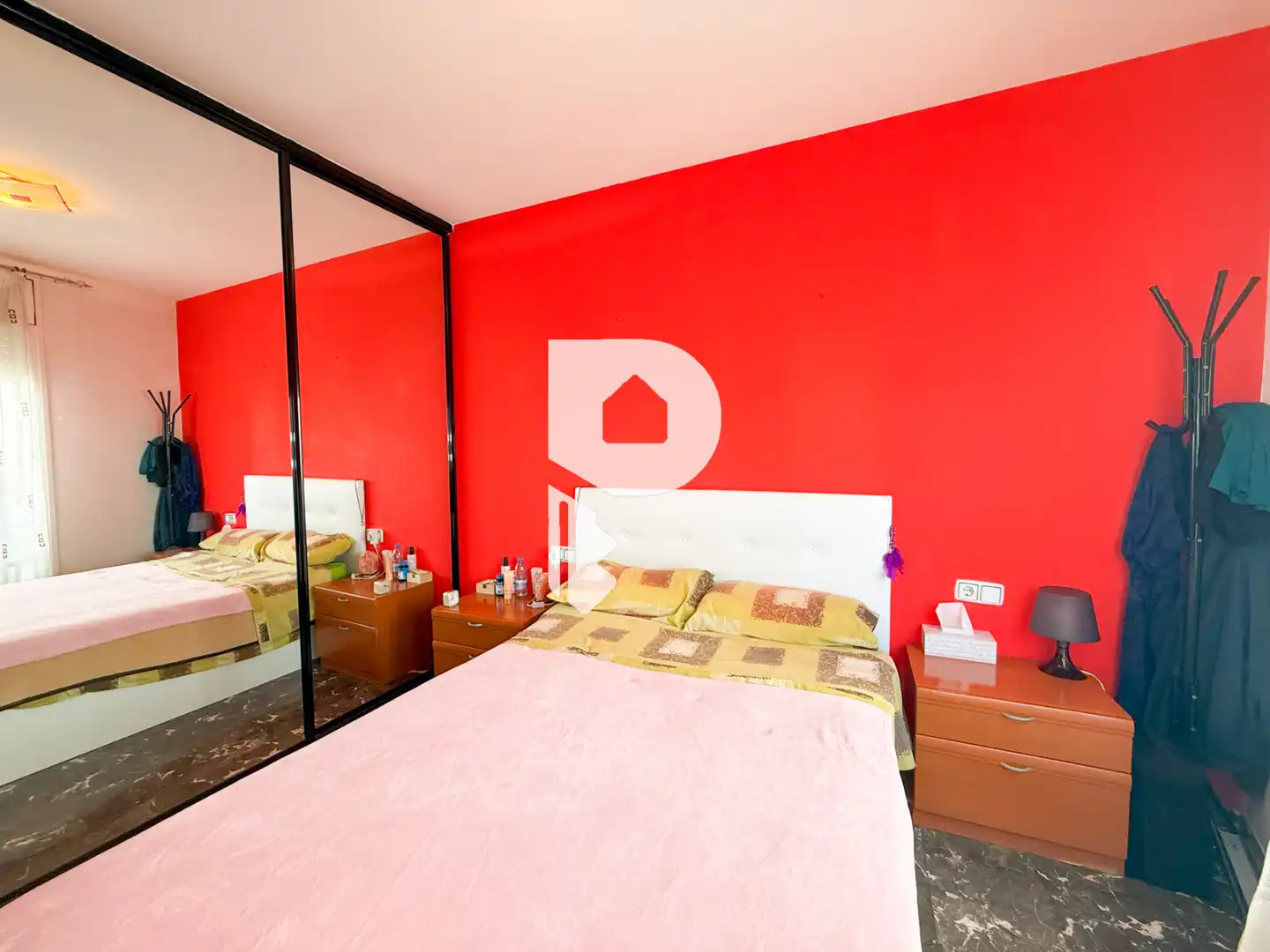 Schlafzimmer von Wohnung zum Verkauf in Sant Vicenç Dels Horts mit Heizung, Abstellraum und Fernseher