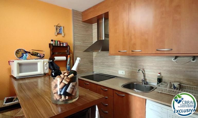 Cuina de Apartament en venda en Empuriabrava amb Piscina comunitària