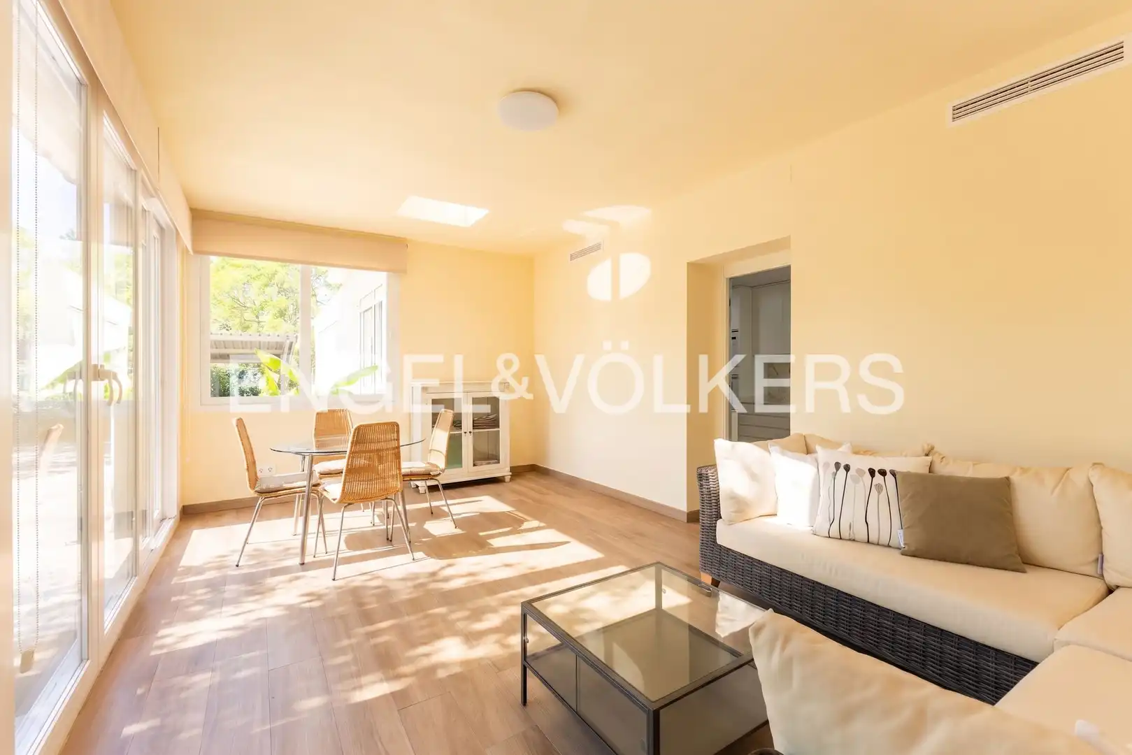Vista exterior de Casa o chalet en venta en Castellón de la Plana / Castelló de la Plana con Aire acondicionado, Calefacción y Jardín privado