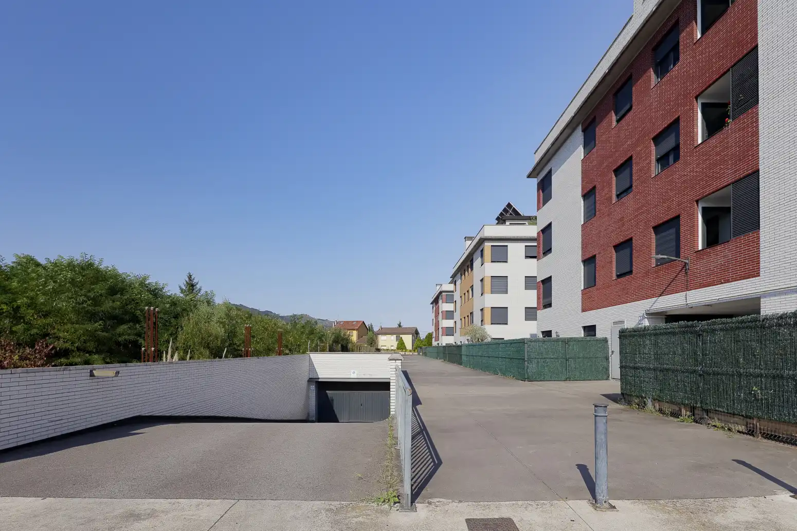 Vista exterior de Pis en venda en Oviedo  amb Calefacció, Traster i Moblat