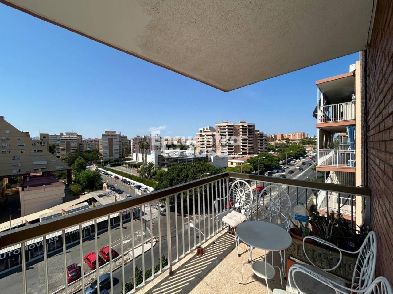 Vista exterior de Piso en venta en Alicante / Alacant con Amueblado y Balcón
