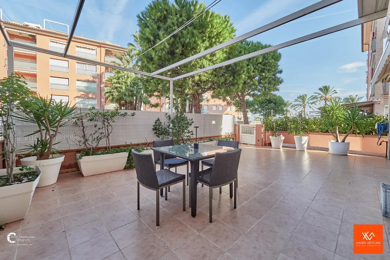 Bajo con piscina en venta en L'Estany