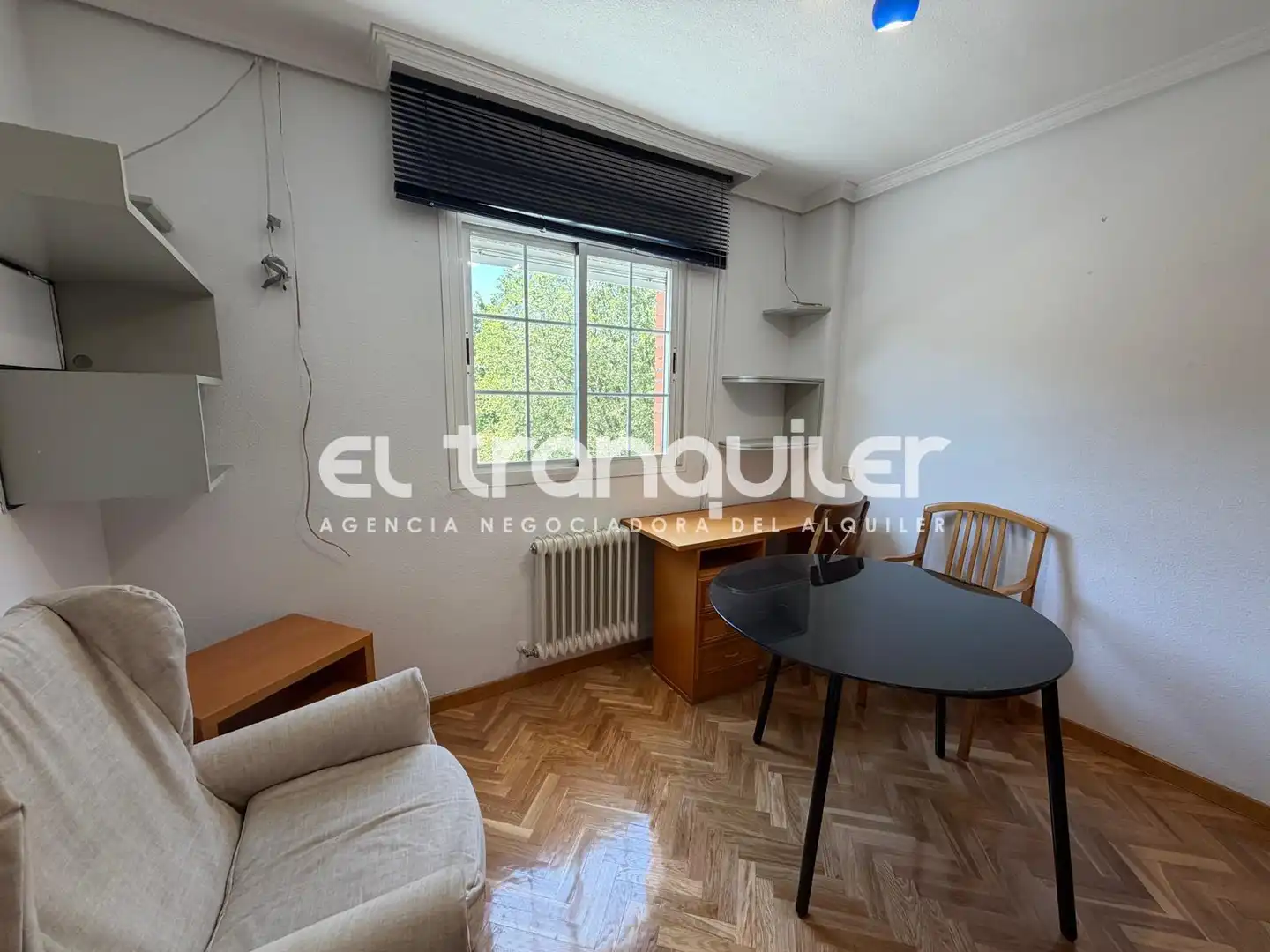 Dormitori de Casa adosada de lloguer en Leganés amb Jardí privat, Parquet i Terrassa