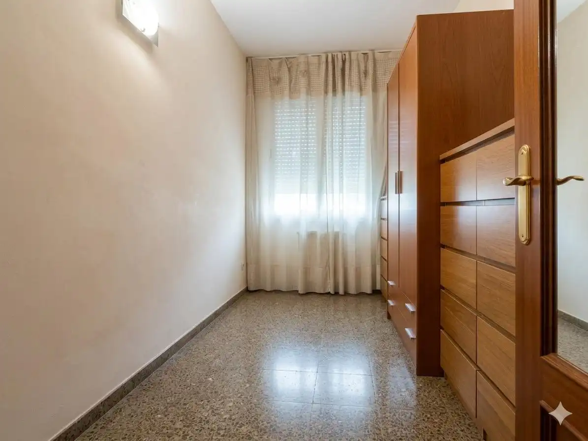 Habitación de Piso en venta en Sabadell con Aire acondicionado, Calefacción y Amueblado
