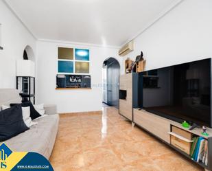 Sala d'estar de Casa o xalet en venda en Torrevieja amb Aire condicionat, Calefacció i Moblat