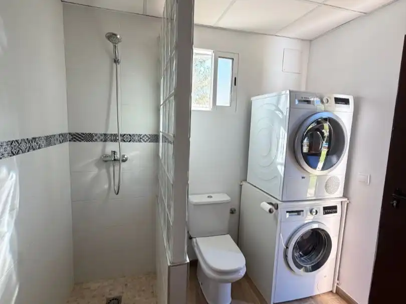 Bany de Casa o xalet en venda en Carmona amb Aire condicionat, Jardí privat i Terrassa