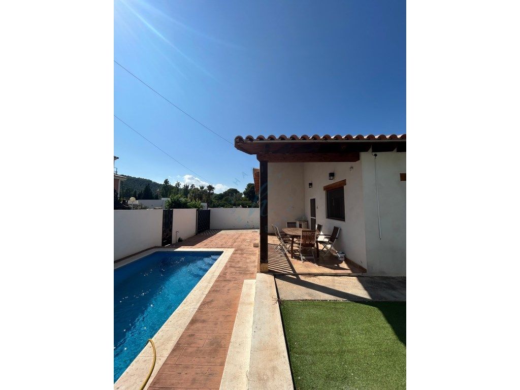 Swimming pool of House or chalet for sale in Navajas