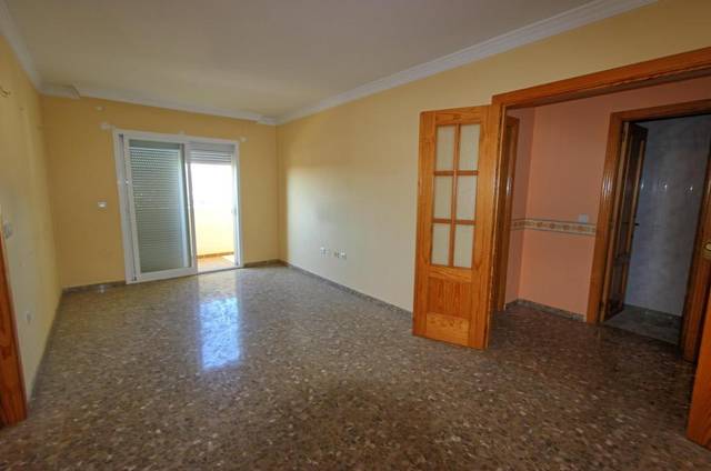 Piso en Venta en C/ Carlos Cano en Capuchinos - Los Olivos