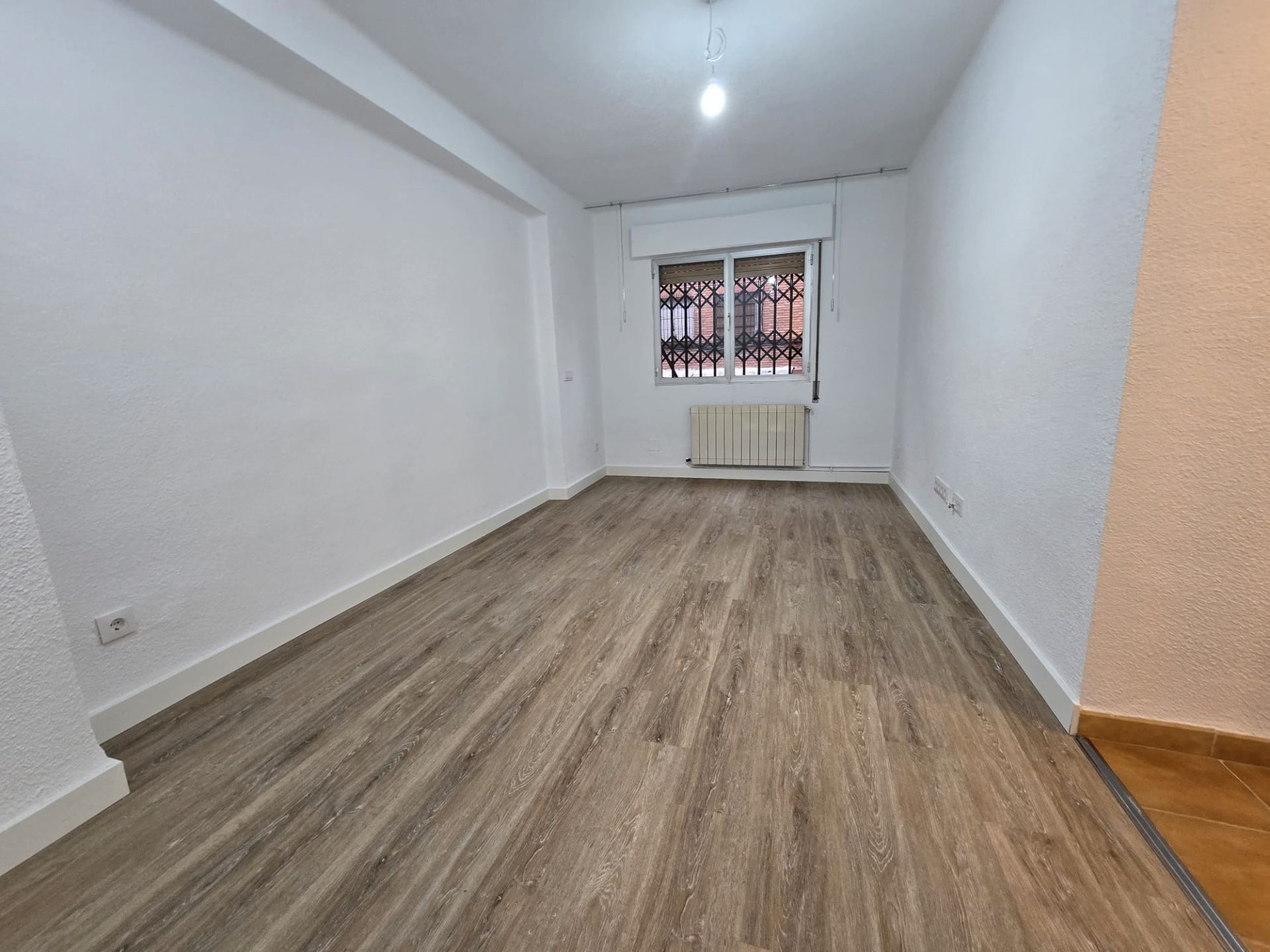 Dormitori de Pis de lloguer en  Madrid Capital amb Calefacció, Parquet i Terrassa