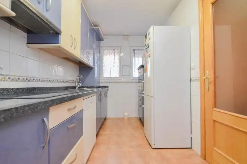 Cuina de Casa o xalet en venda en Alhendín amb Jardí privat, Terrassa i Piscina comunitària
