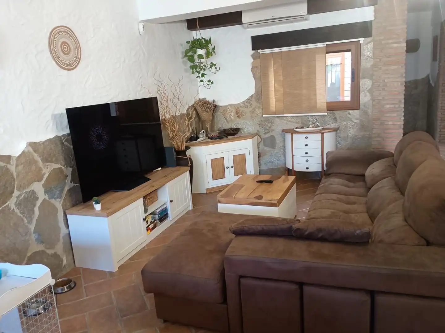 Sala d'estar de Casa adosada en venda en Algeciras amb Aire condicionat