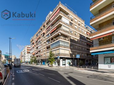 Pis amb balcó en venda a Granada - CL SEVILLA 6