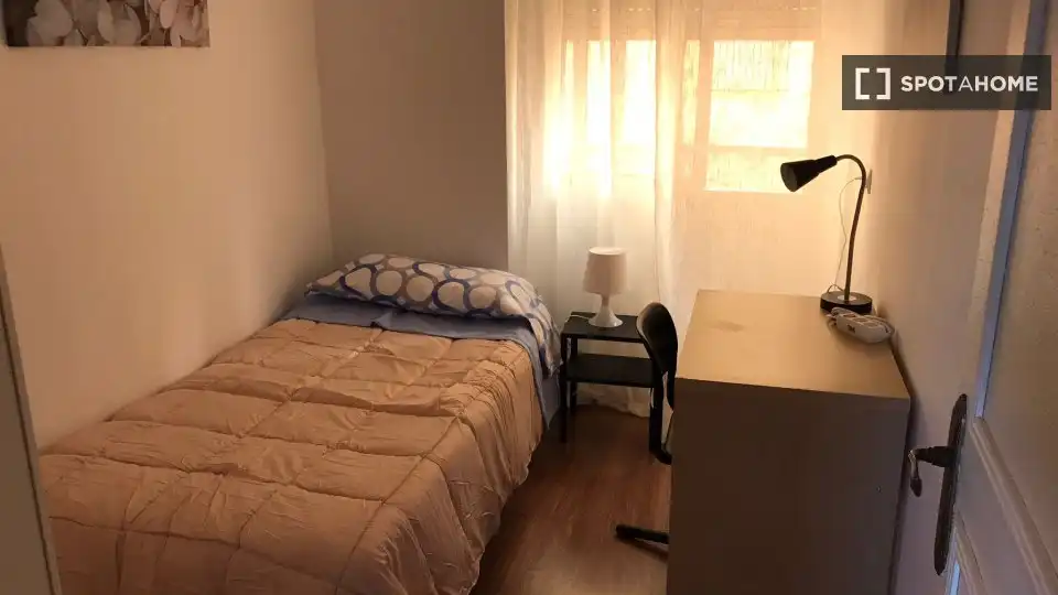 Bedroom of Flat for share in Centro