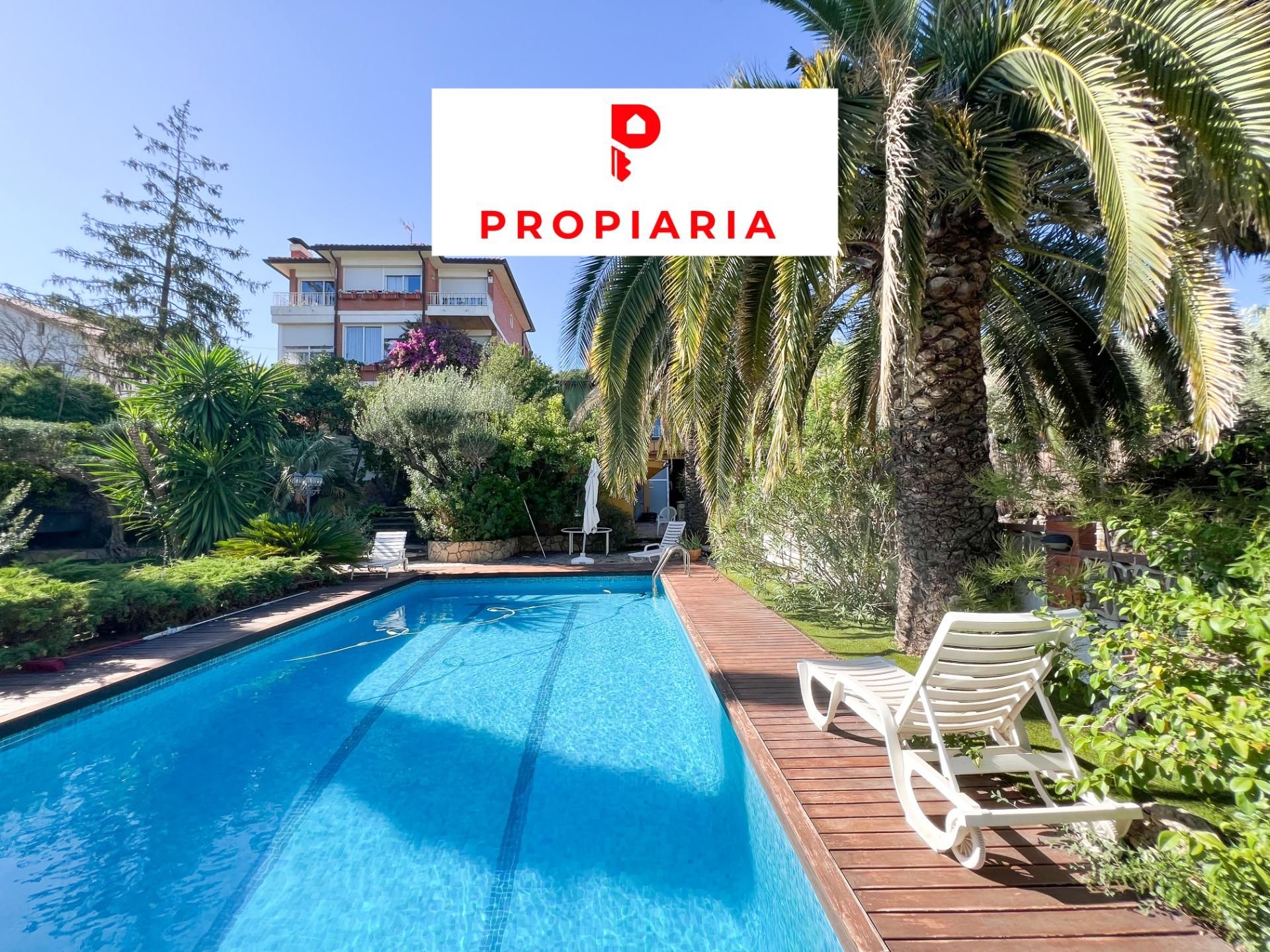 Vista exterior de Casa o xalet en venda en Vallirana amb Calefacció, Jardí privat i Terrassa