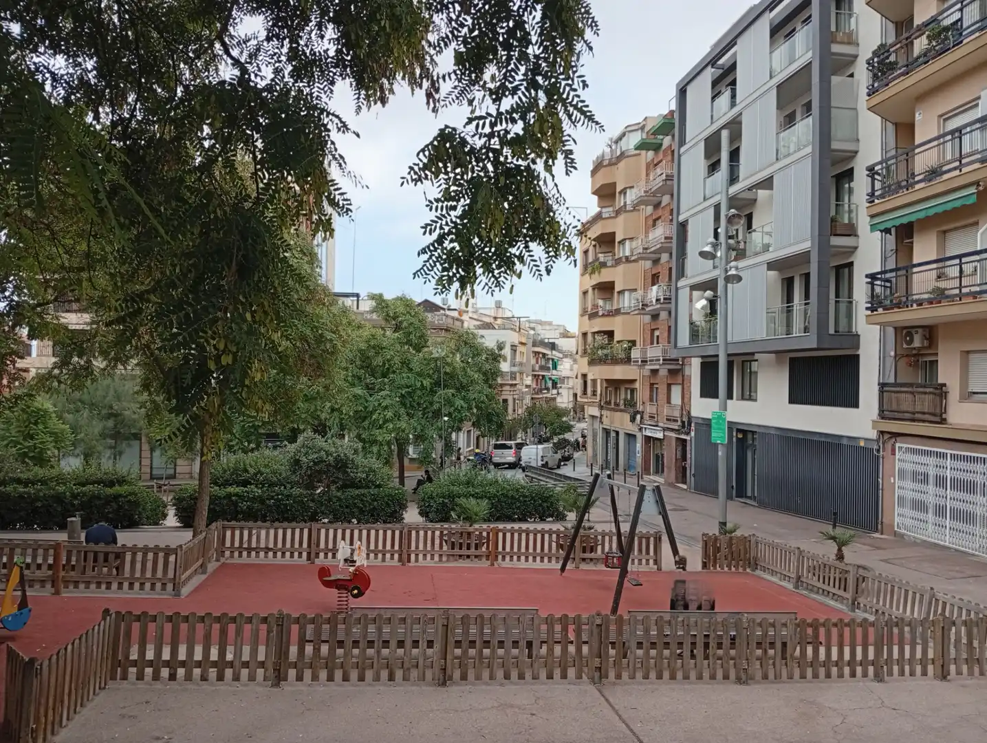 Vista exterior de Pis en venda en Barcelona amb Aire condicionat, Calefacció i Forn