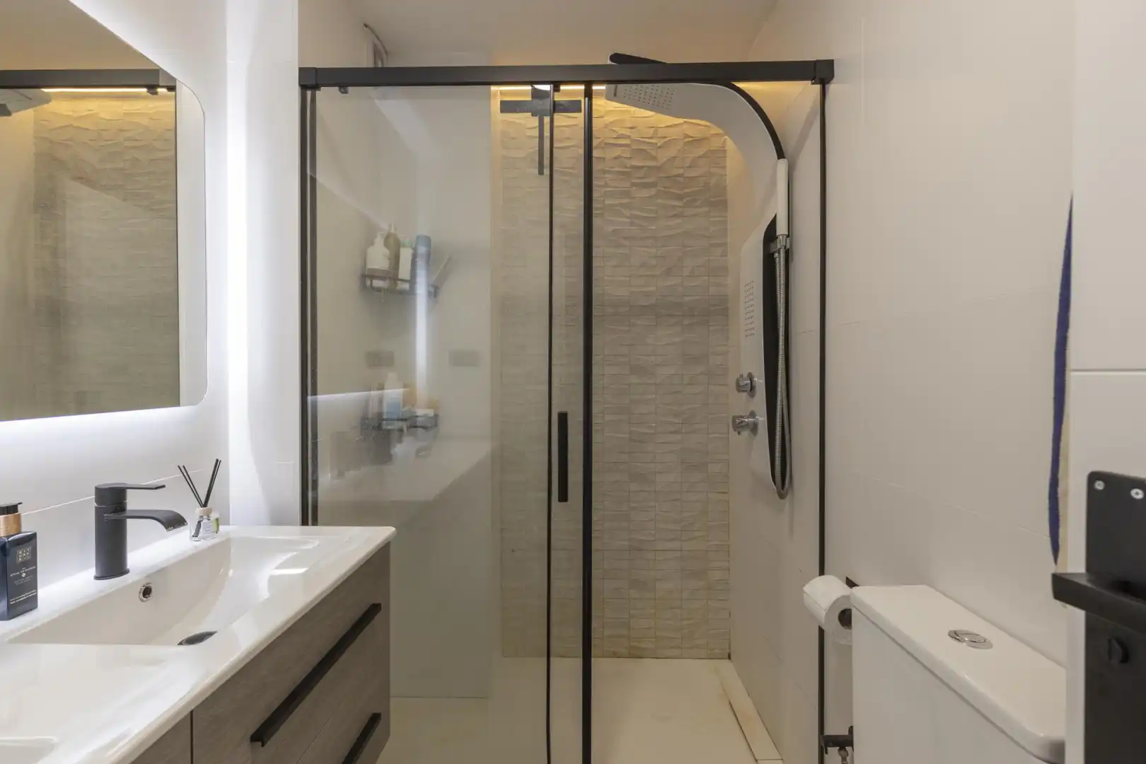 Bathroom of Flat for sale in Gójar  with Air Conditioner, Balcony and Community pool