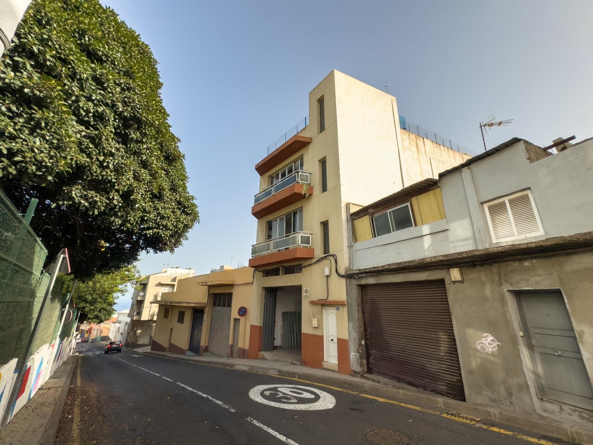 Vista exterior de Casa o xalet en venda en  Santa Cruz de Tenerife Capital amb Traster i Balcó
