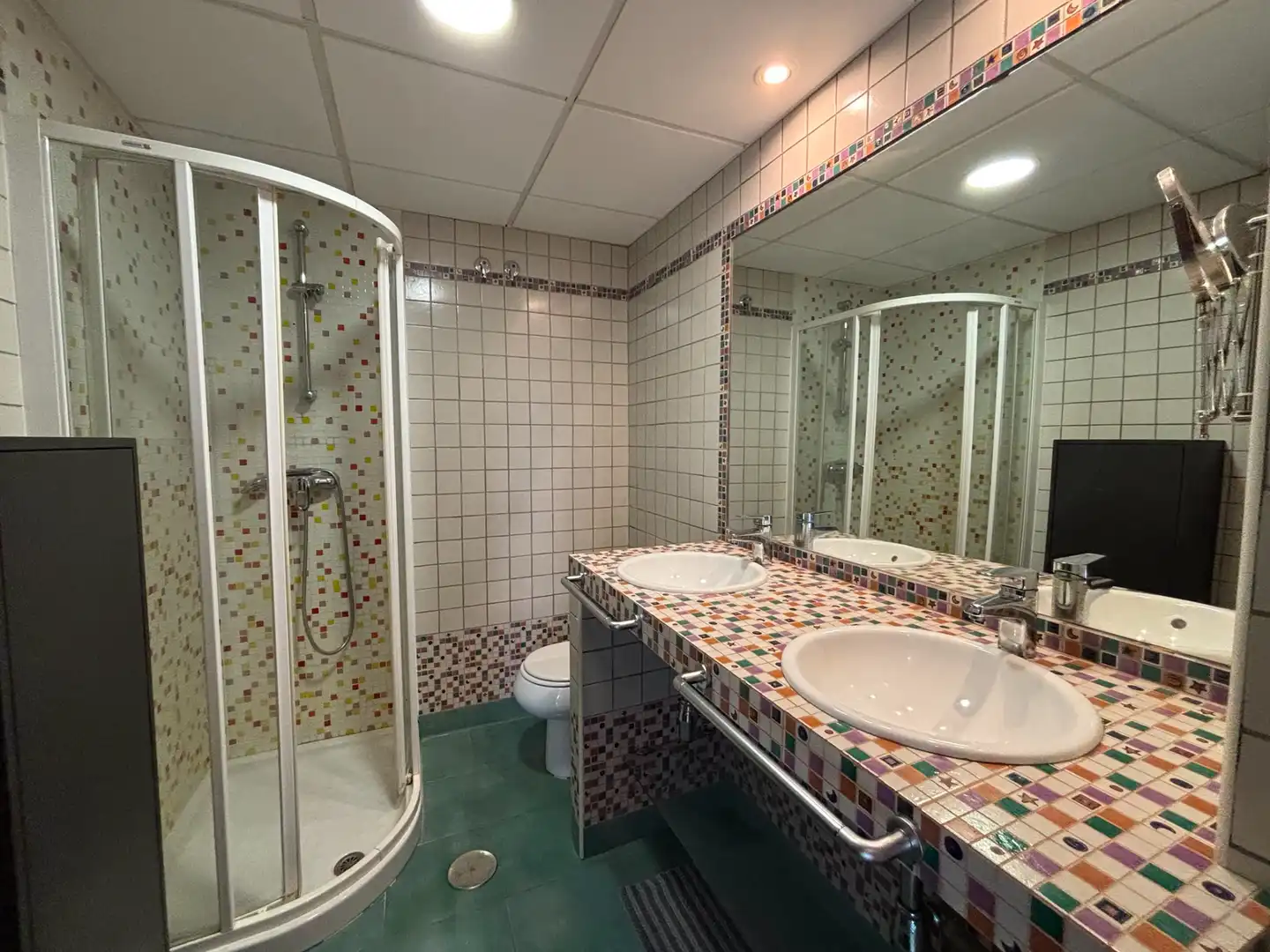 Bathroom of Flat for rent in Granada  with Air Conditioner, Heating and Washing machine