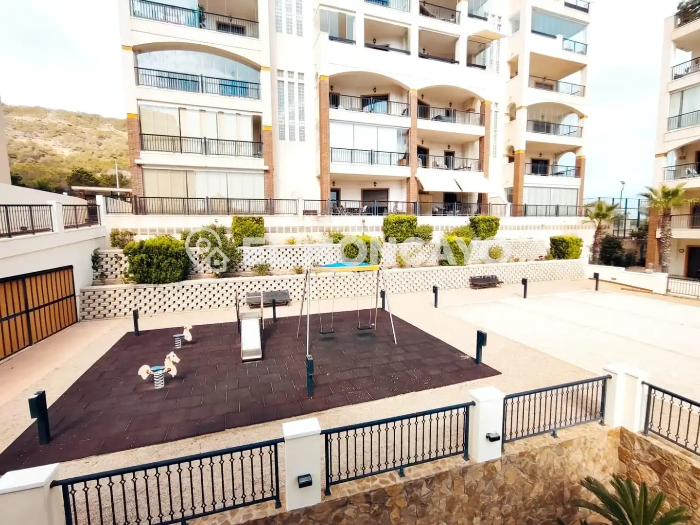 Vista exterior de Ático en venta en Guardamar del Segura con Aire acondicionado, Calefacción y Jardín privado
