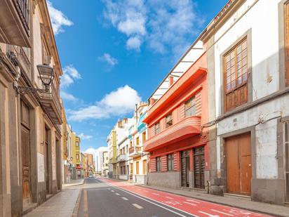 Vista exterior de Casa o xalet en venda en Las Palmas de Gran Canaria amb Terrassa i Balcó