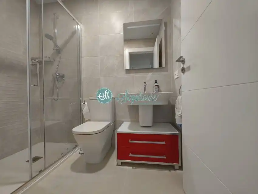 Badezimmer von Wohnung zur Miete in Segovia mit Heizung, Terrasse und Abstellraum