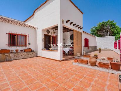 Vista exterior de Casa o xalet en venda en Adeje amb Terrassa i Piscina