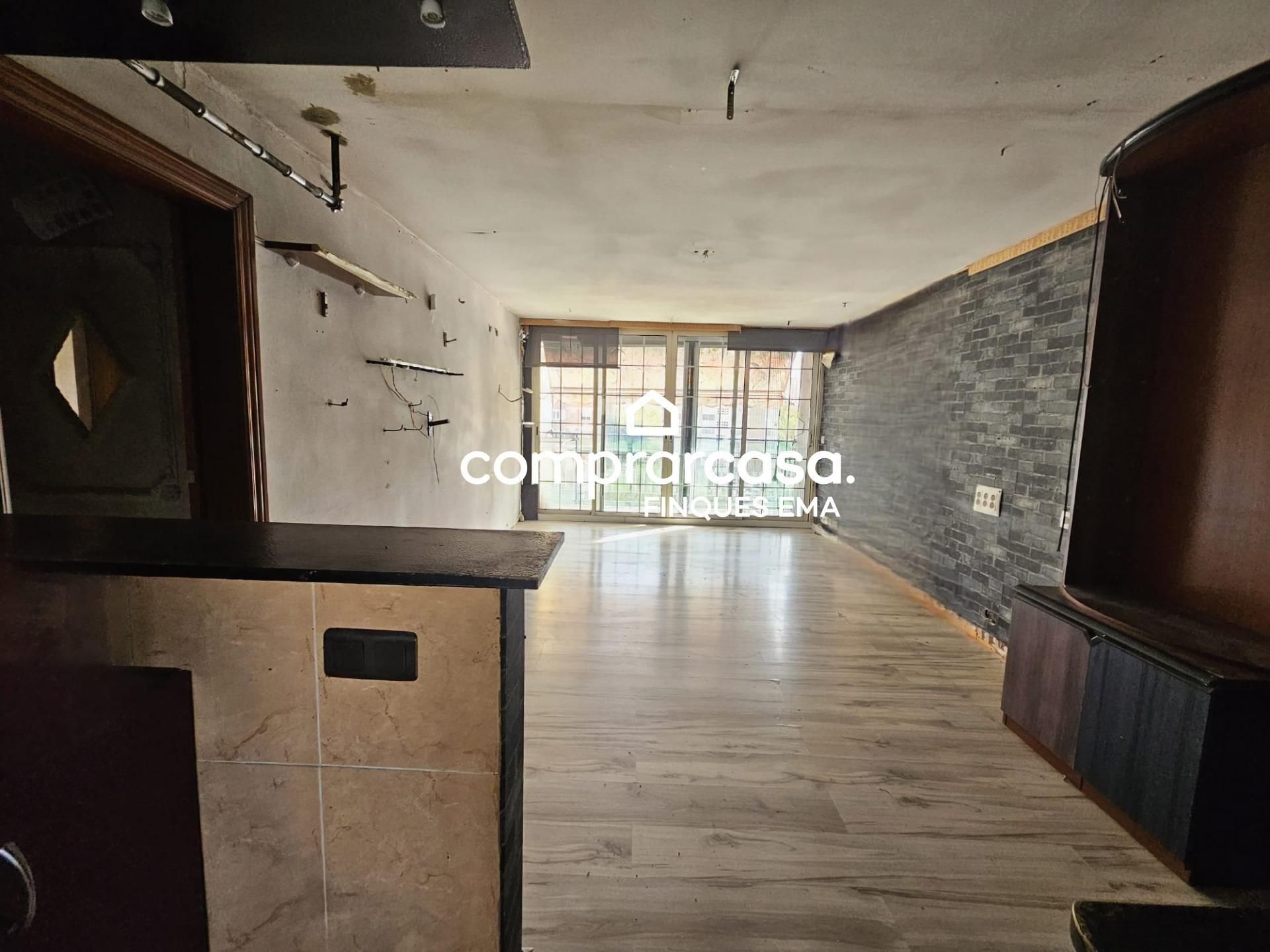 Flat for sale in L'Hospitalet de Llobregat  with Balcony