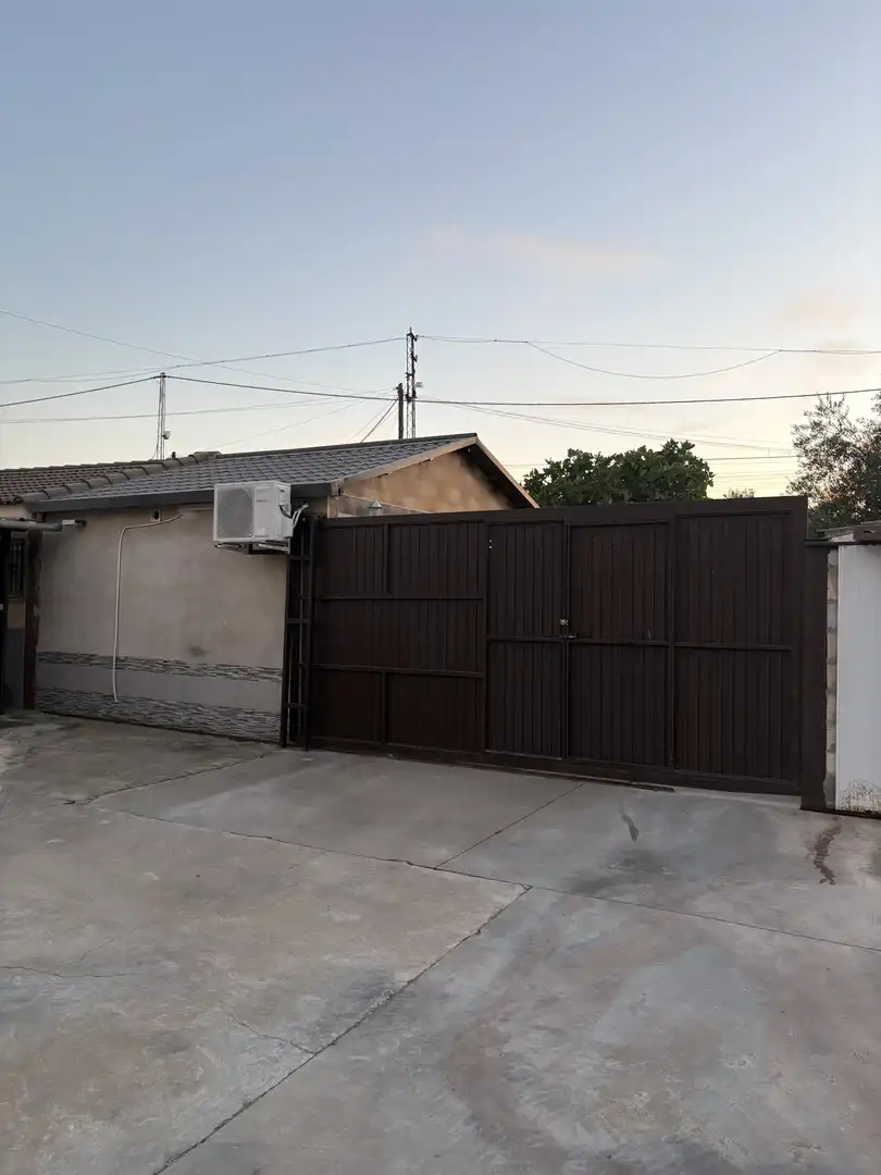 Vista exterior de Casa o xalet en venda en  Córdoba Capital amb Aire condicionat, Terrassa i Piscina