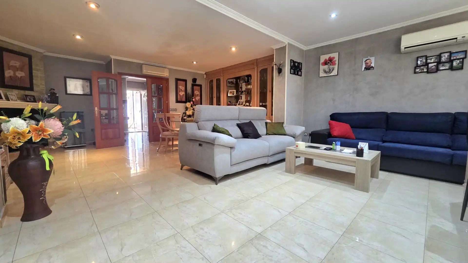 Sala d'estar de Casa o xalet en venda en Parla amb Aire condicionat, Calefacció i Jardí privat