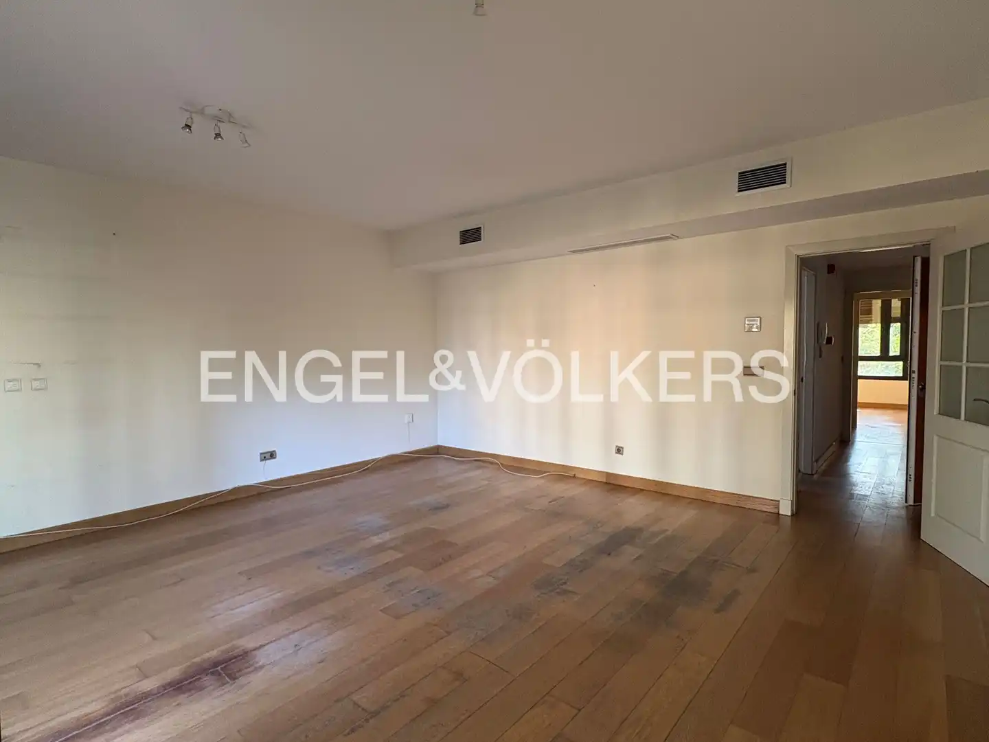 Living room of Flat for rent in Sevilla  with Air Conditioner, Heating and Private garden