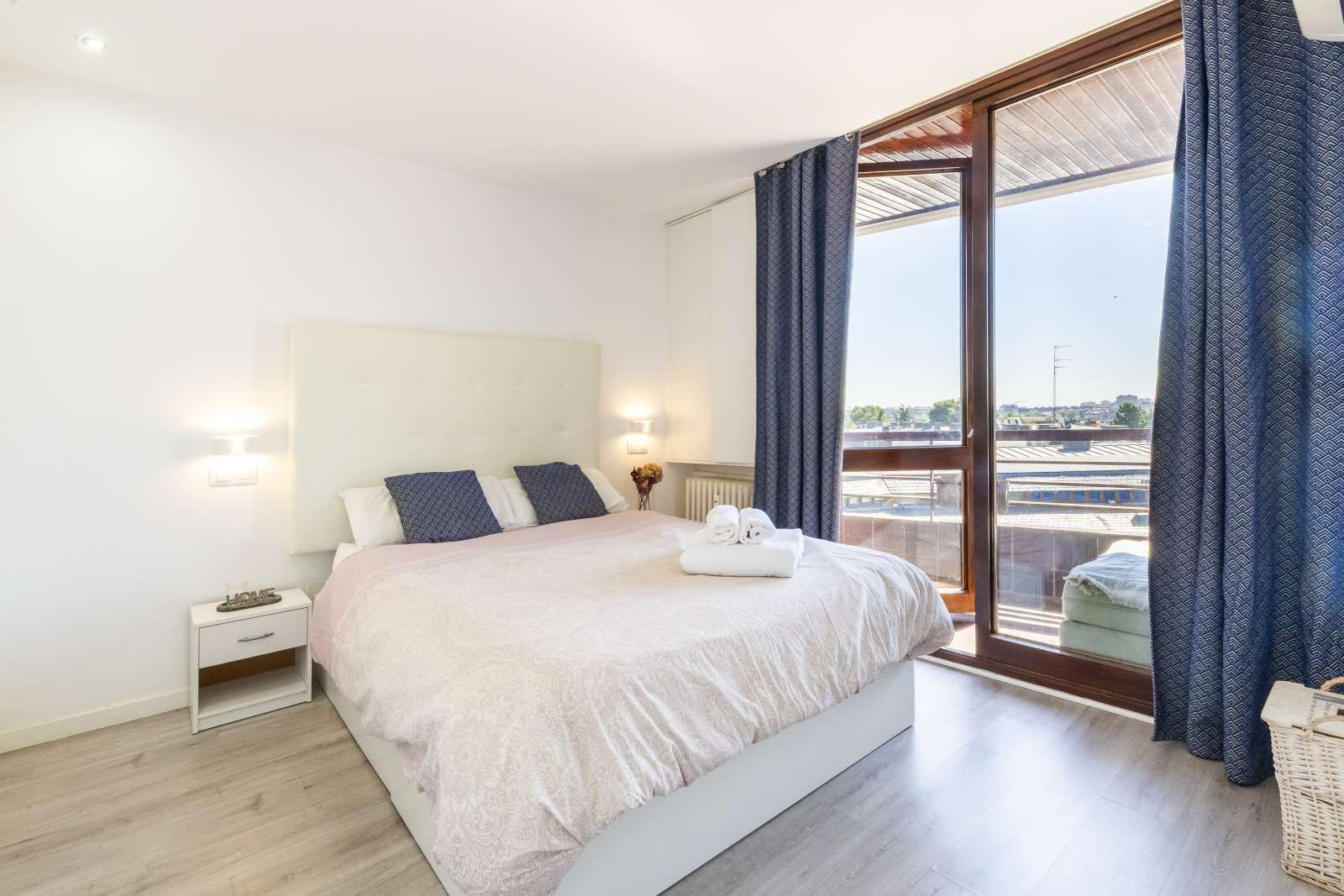 Dormitori de Apartament per a compartir en  Madrid Capital amb Aire condicionat, Calefacció i Terrassa
