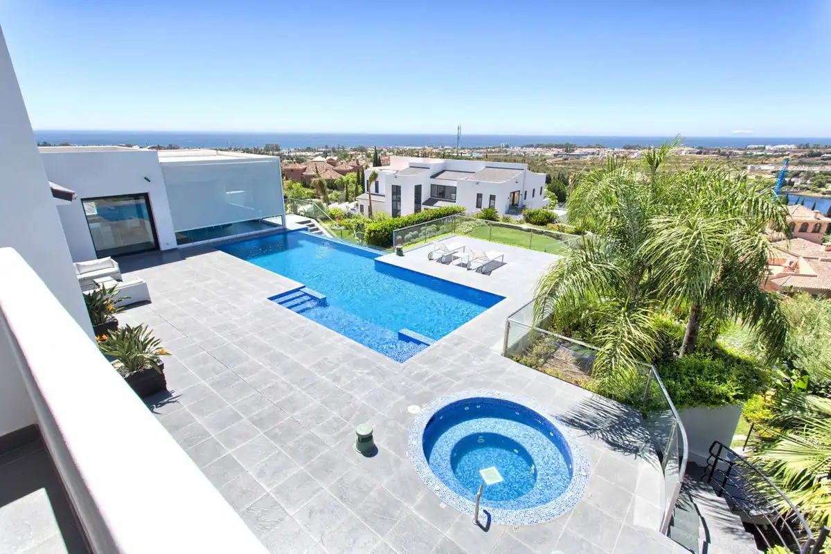 Casa con piscina en venta en Benahavís pueblo