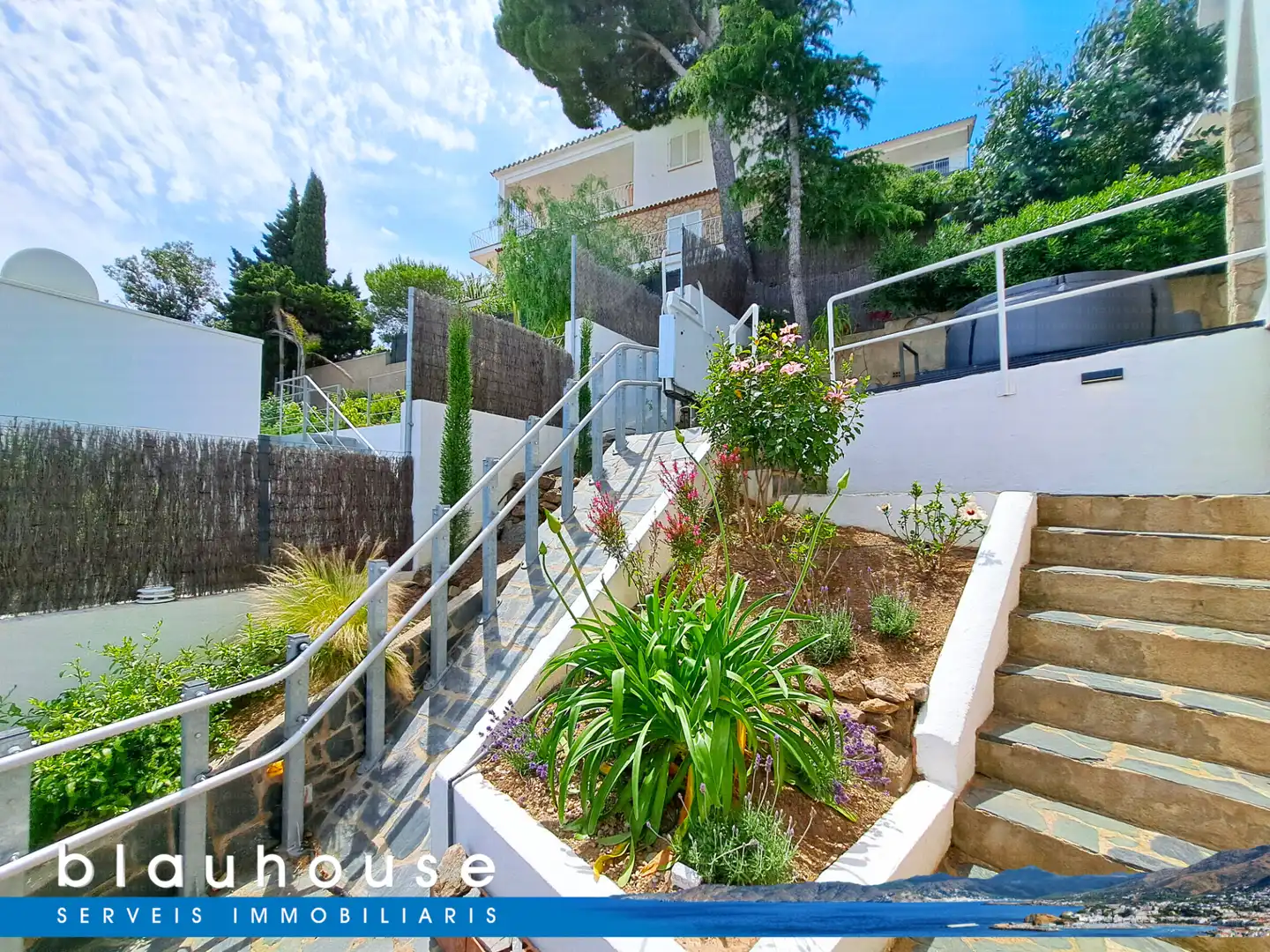 Vista exterior de Casa o xalet en venda en Llançà amb Aire condicionat, Terrassa i Piscina