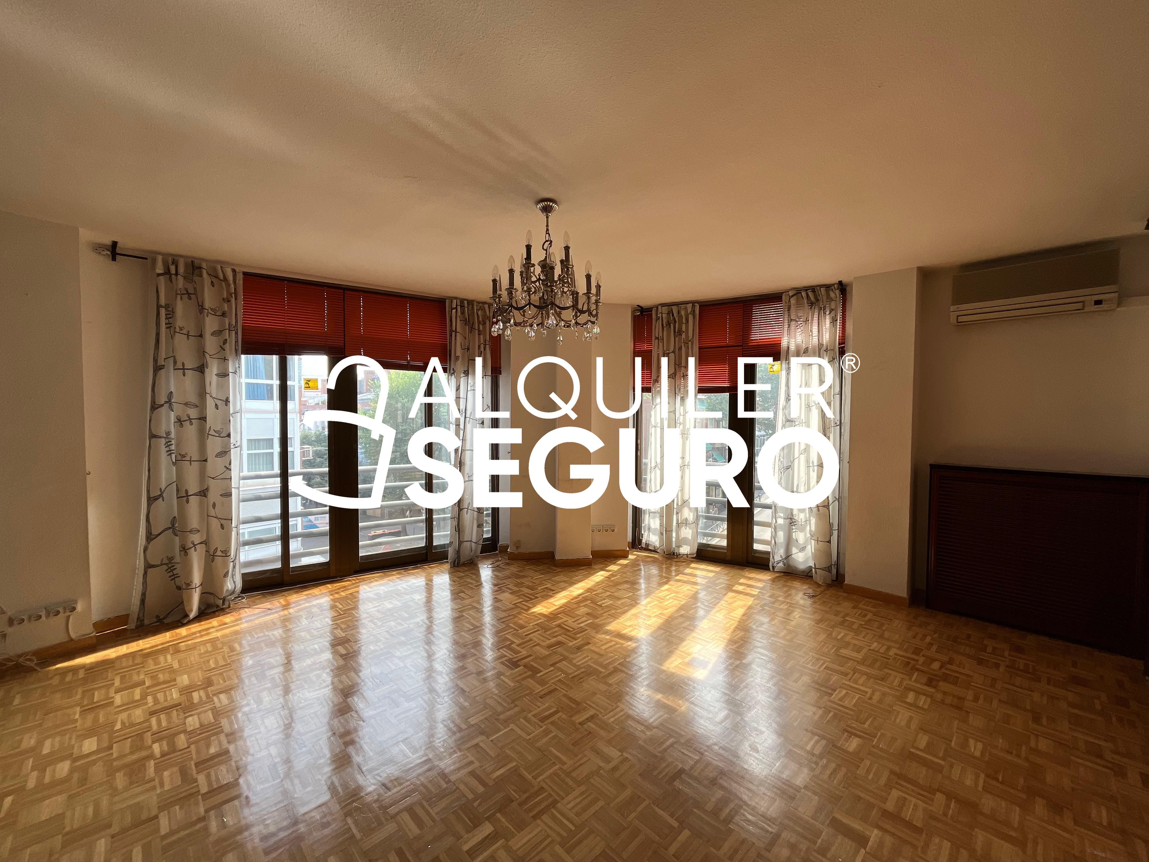Sala d'estar de Pis de lloguer en  Madrid Capital amb Aire condicionat, Calefacció i Moblat