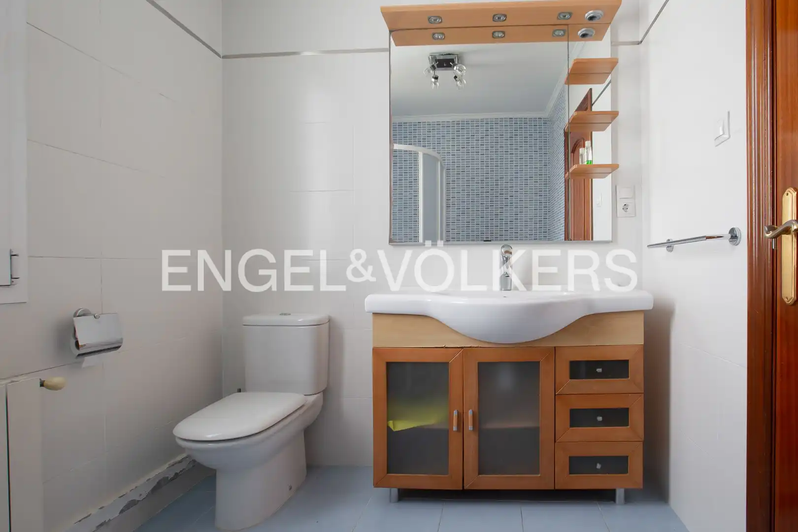 Bathroom of Attic for sale in Bilbao   with Heating, Terrace and Balcony