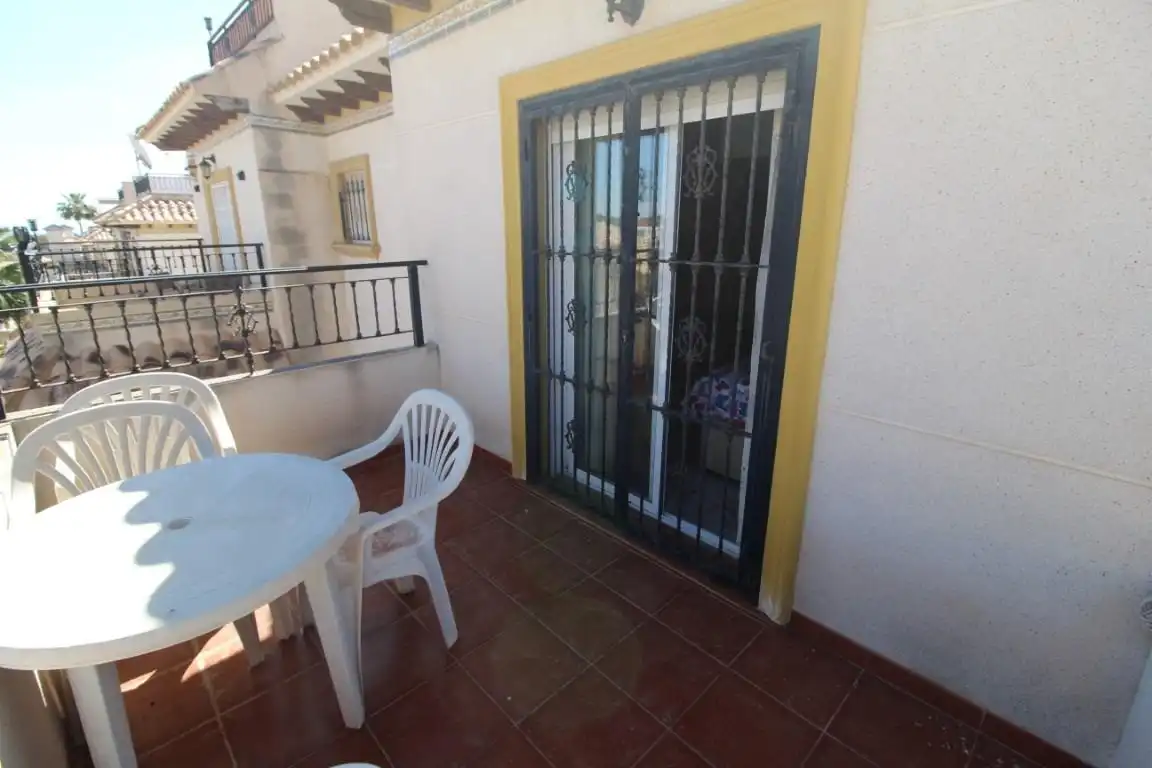 Terrassa de Casa adosada en venda en Orihuela amb Jardí privat, Terrassa i Moblat