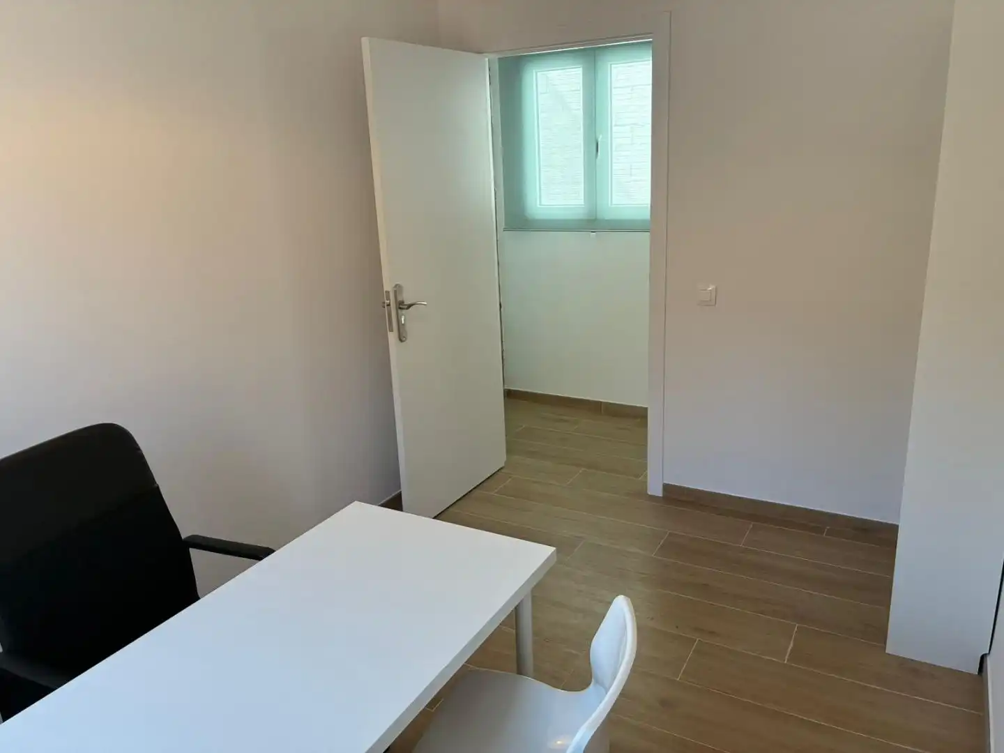 Büro zur Miete in Lleida mit Klimaanlage, Heizung und Terrasse
