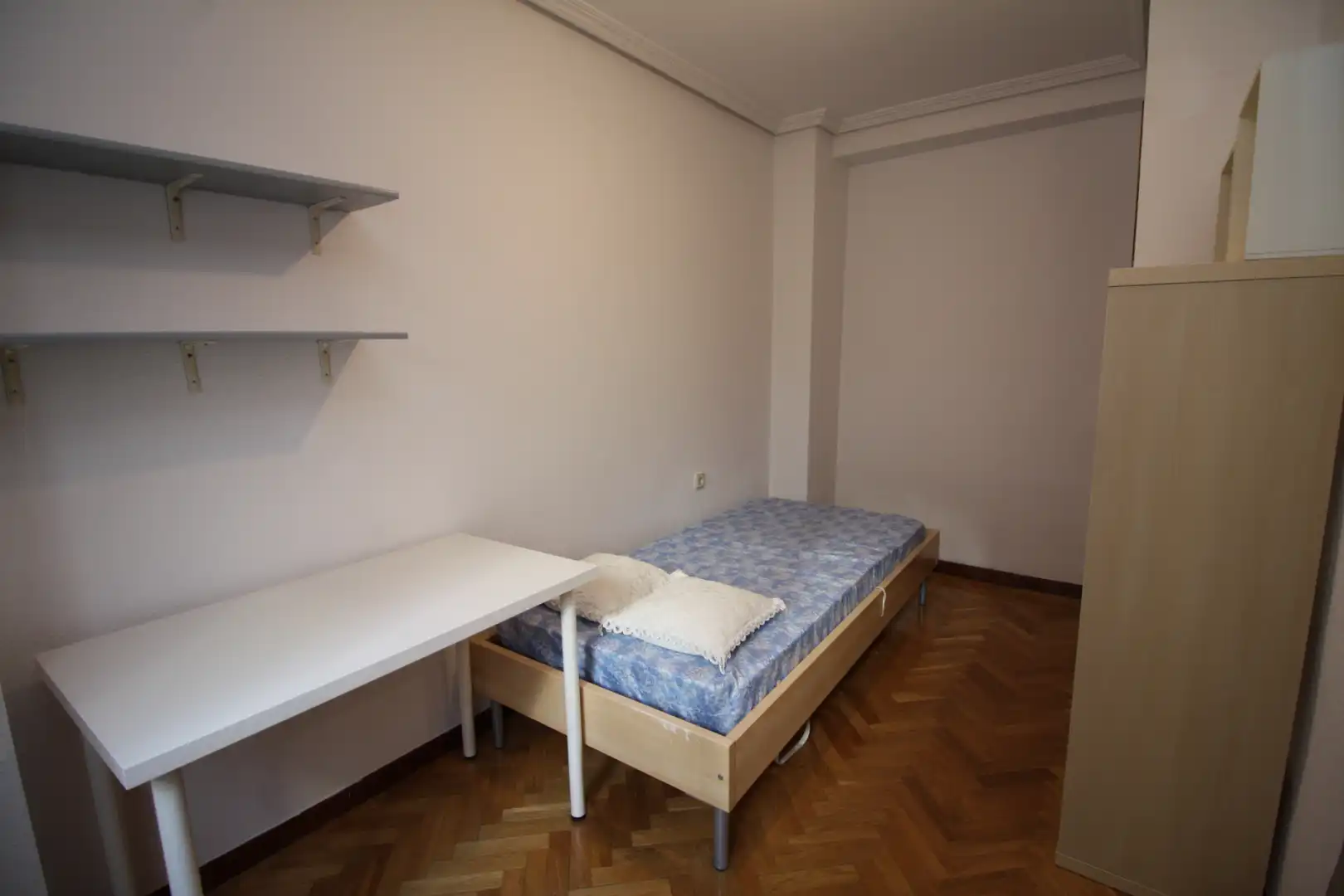 Bedroom of Flat for rent in Valladolid  with Heating, Parquet flooring and Furnished