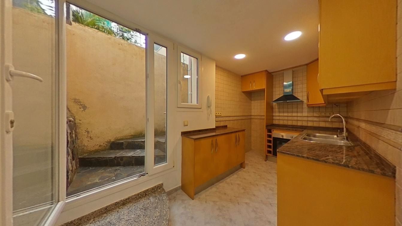 Kitchen of Flat for sale in Badalona  with Heating, Private garden and Furnished