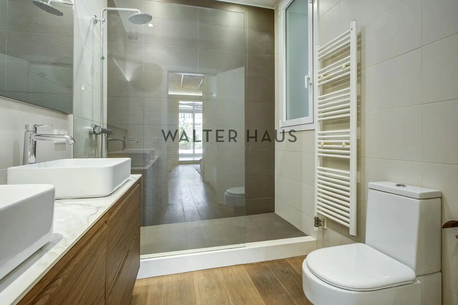Baño de Piso en venta en Barcelona con Aire acondicionado, Terraza y Horno