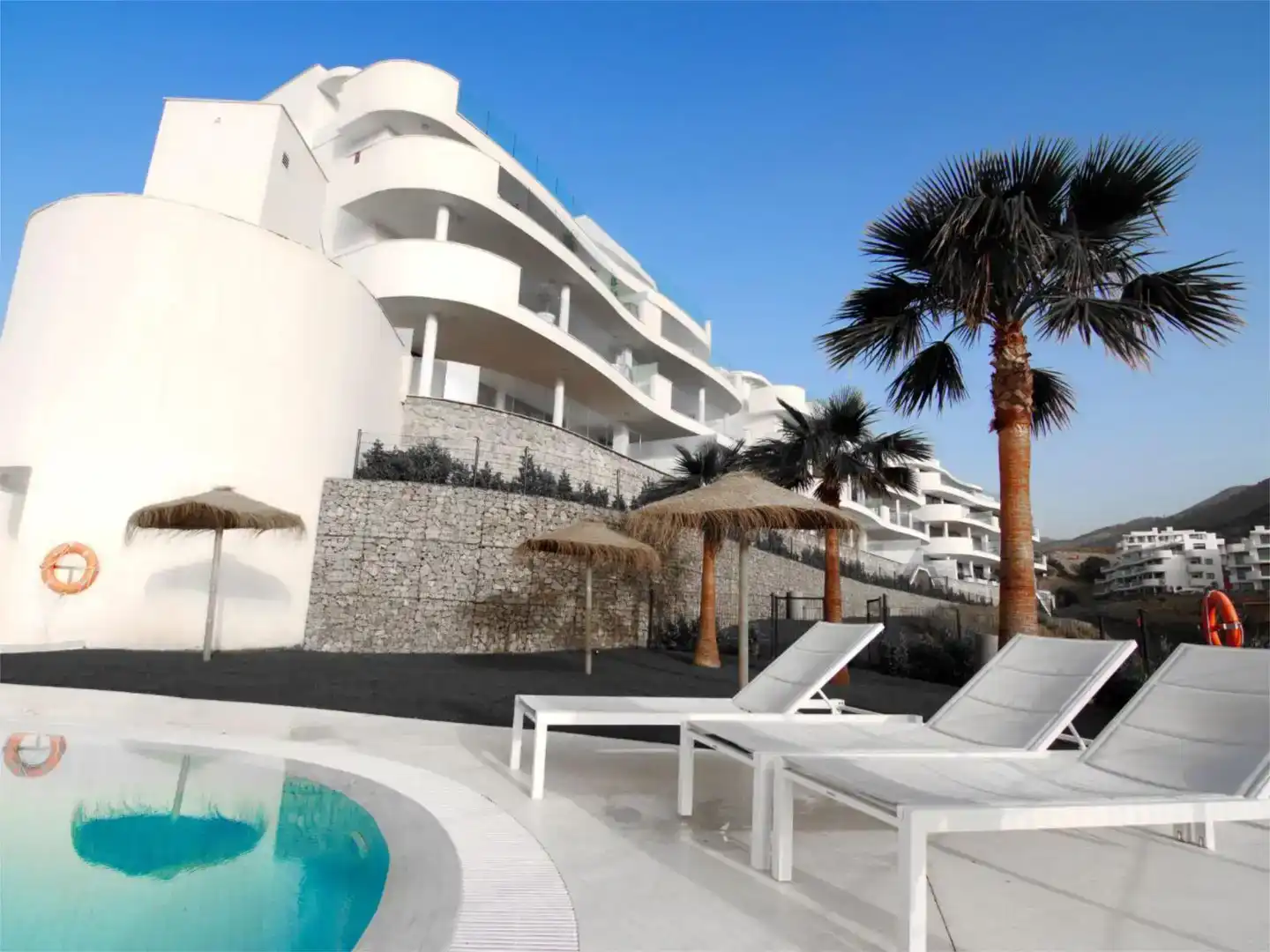 Terrassa de Apartament en venda en Fuengirola amb Aire condicionat, Piscina i Balcó