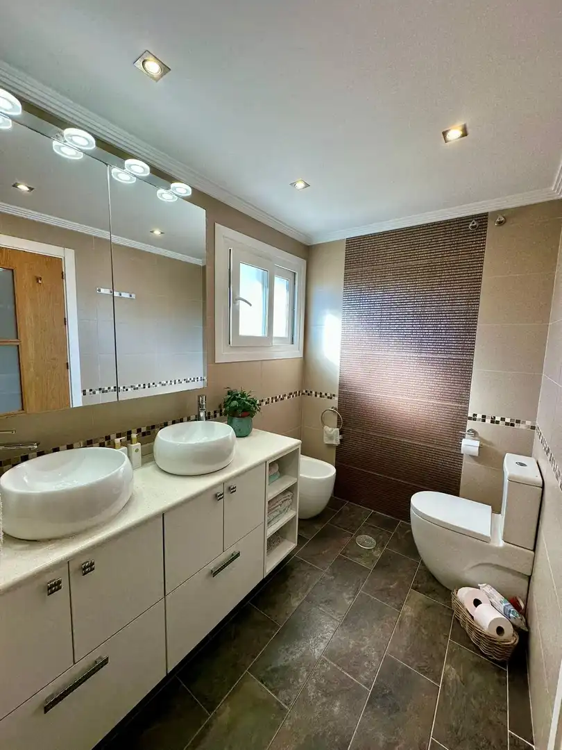 Bathroom of Houses for sale in Estepona  with Air Conditioner, Private garden and Terrace