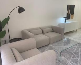 Sala d'estar de Apartament de lloguer en Marbella amb Aire condicionat, Calefacció i Piscina