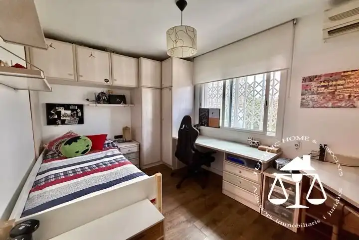 Dormitori de Casa o xalet en venda en Sant Boi de Llobregat amb Aire condicionat, Calefacció i Jardí privat