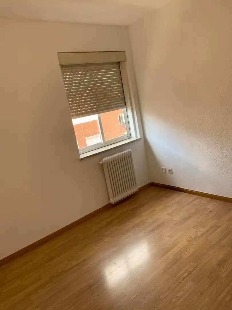 Bedroom of Flat for sale in Madrid  with Heating and Storage room