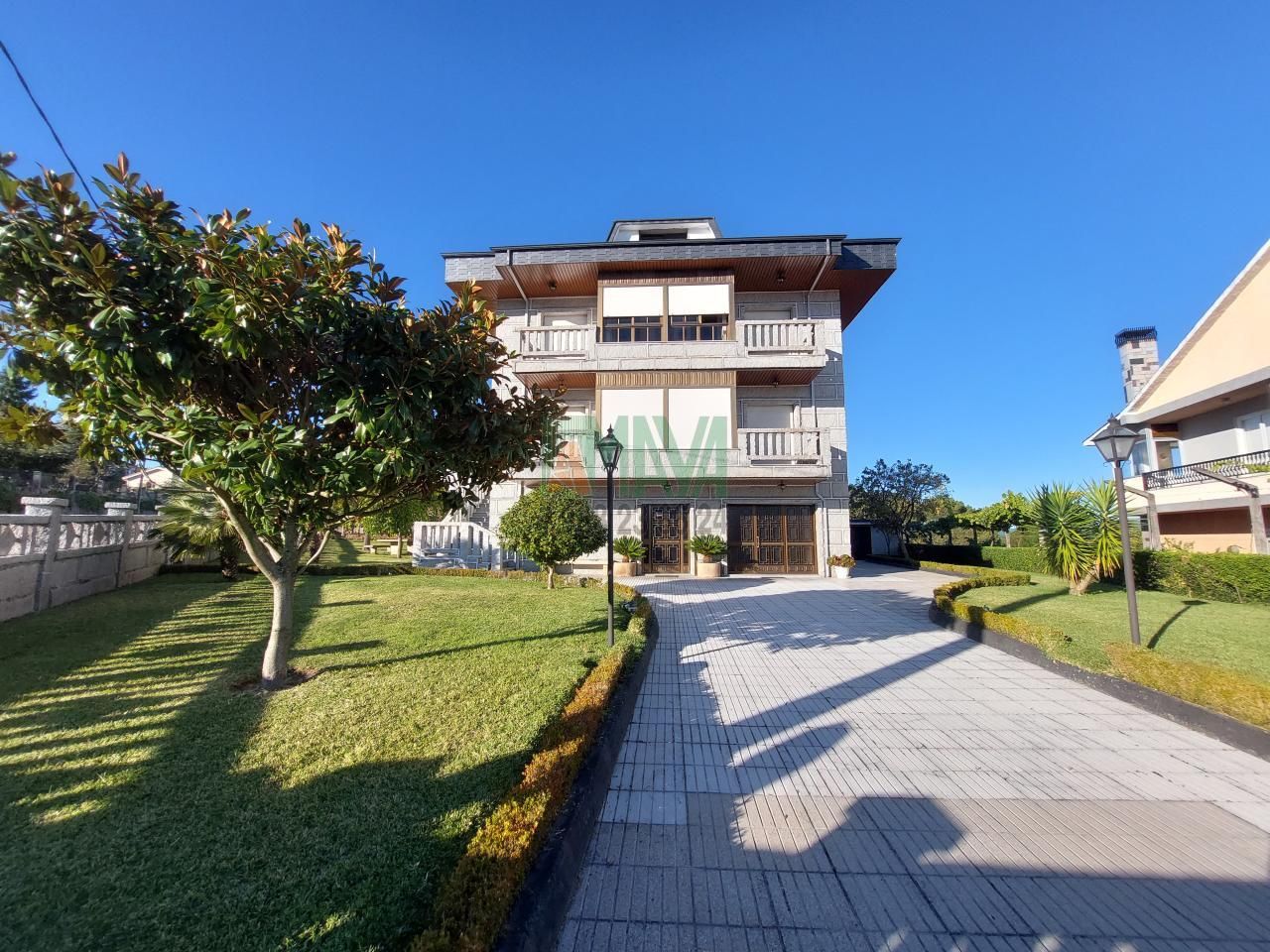 Vista exterior de Casa o xalet en venda en Ourense Capital  amb Calefacció, Jardí privat i Parquet