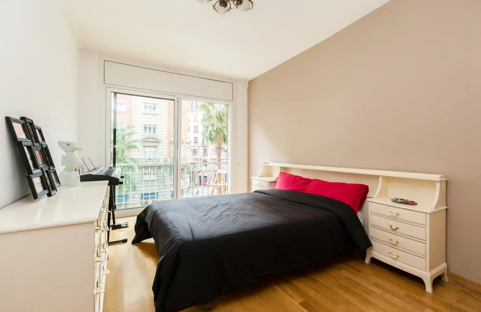 Bedroom of Flat for sale in Barcelona  with Terrace, Storage room and Furnished