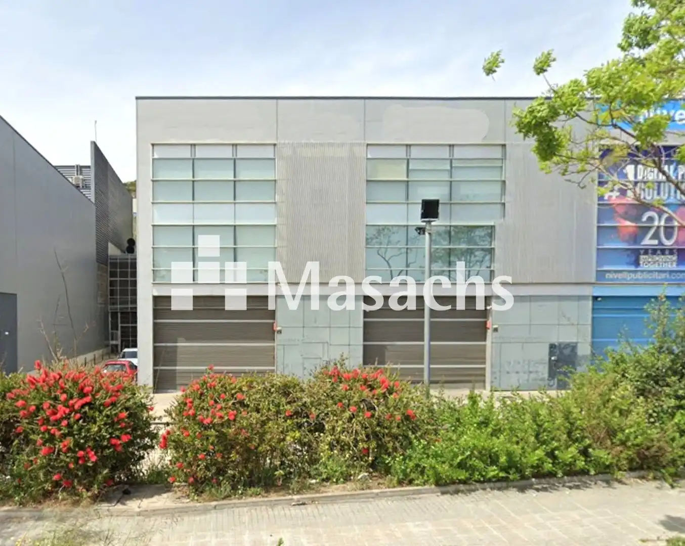 Vista exterior de Nau industrial en venda en Badalona