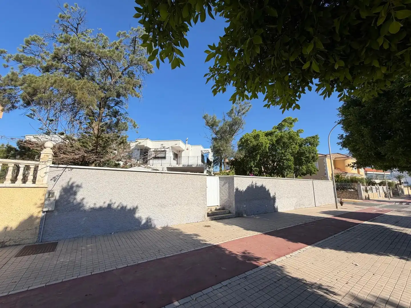 Vista exterior de Casa o xalet en venda en El Ejido amb Aire condicionat, Jardí privat i Traster