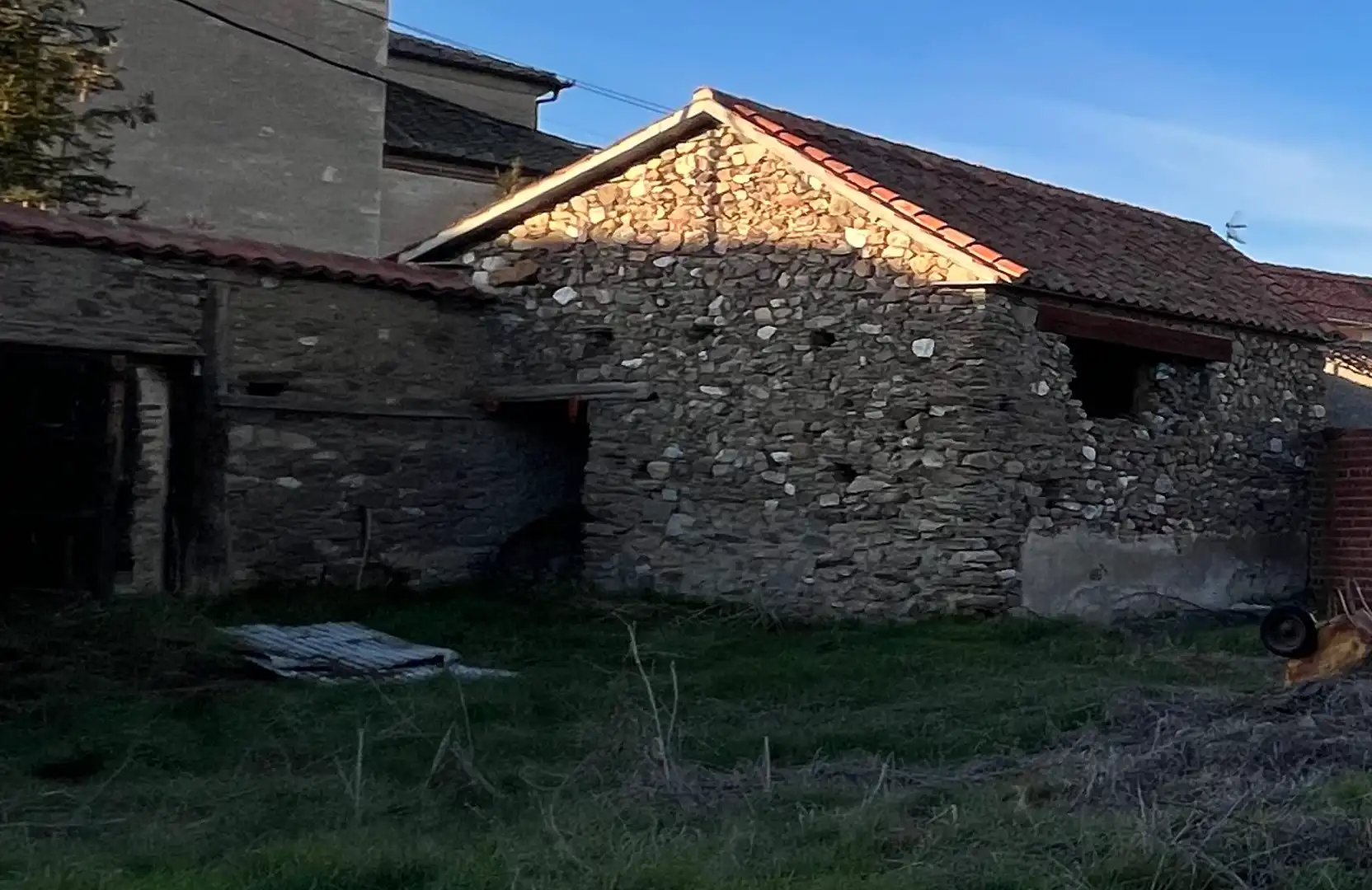 Vista exterior de Casa o xalet en venda en Santa María la Real de Nieva amb Jardí privat